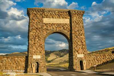 Yellowstone Roosevelt-Arch-4